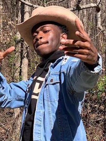 Rapper Lil Nas X sparks controversy on the country music charts | News | LIVING LIFE FEARLESS