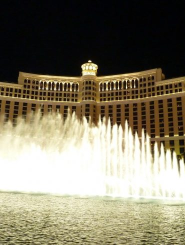The Bellagio Becomes Westeros As 'Game Of Thrones' Takes Over The Fountain | News | LIVING LIFE FEARLESS