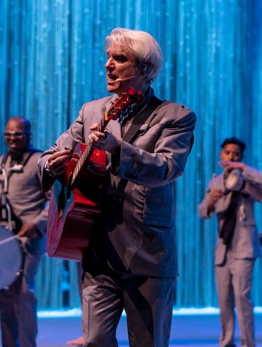 David Byrne will take his 'American Utopia' show to Broadway | News | LIVING LIFE FEARLESS