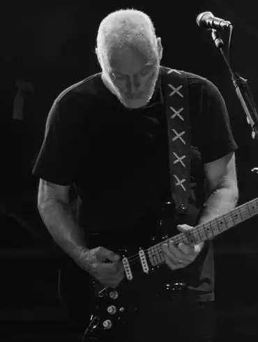 David Gilmour of Pink Floyd Auctions Off A Guitar Collection And Donates The Money to Climate Change Charity | News | LIVING LIFE FEARLESS