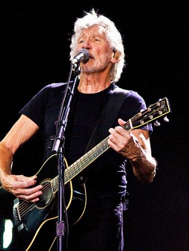 Roger Waters of Pink Floyd is set to release a documentary of his 'Us + Them' Tour | News | LIVING LIFE FEARLESS