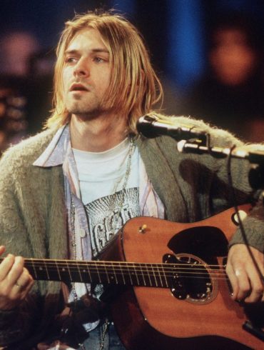 Kurt Cobain’s ‘MTV Unplugged’ cardigan sells for a record-setting $334,00 | News | LIVING LIFE FEARLESS