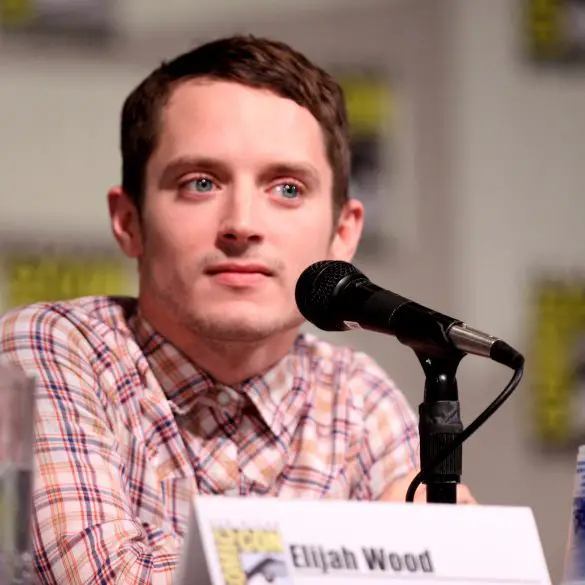 Elijah Wood wants to remake "that" classic horror film series | News | LIVING LIFE FEARLESS