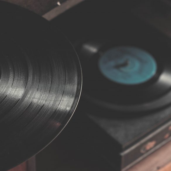 The Internet Archive is attempting to preserve and digitize over 100,000 vinyl LPs | News | LIVING LIFE FEARLESS