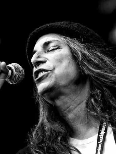 Rock legend Patti Smith to be honored by PEN America | News | LIVING LIFE FEARLESS