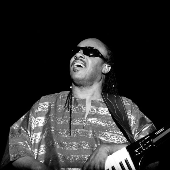 After 15 years of absence, Stevie Wonder releases two new songs | News | LIVING LIFE FEARLESS