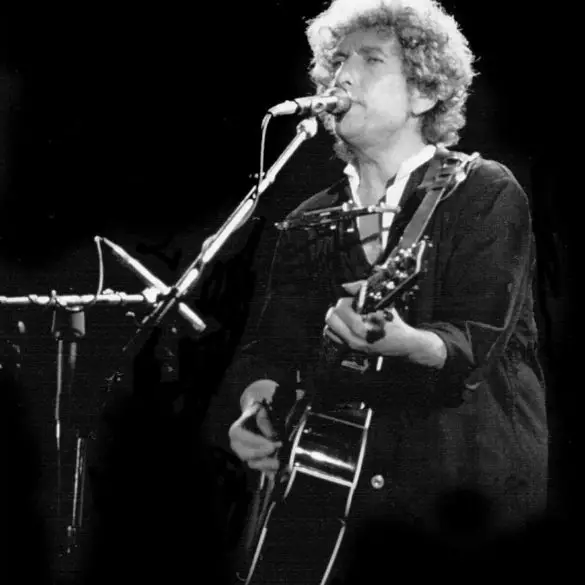 Bob Dylan sells his complete songwriting catalog for $300 million+ | News | LIVING LIFE FEARLESS