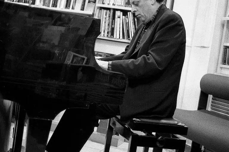 Landmark Performances from Philip Glass’ Days and Nights Festival available to stream | News | LIVING LIFE FEARLESS