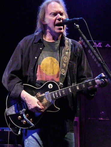 Neil Young Sets Up His Own Official Bootleg Series | News | LIVING LIFE FEARLESS