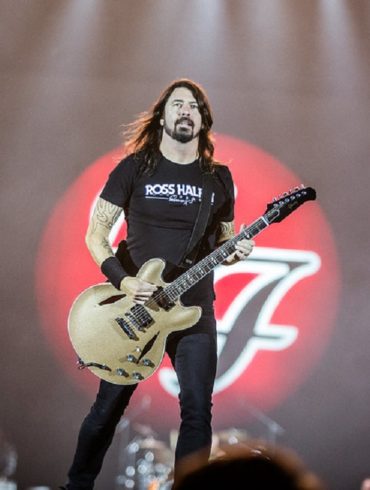 Foo Fighters and Dave Grohl Step Up Streaming Presence | News | LIVING LIFE FEARLESS