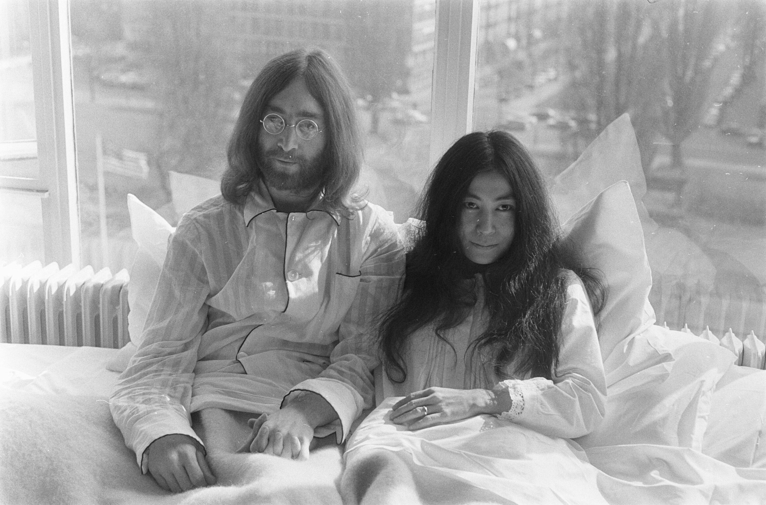  The Mike Douglas Show with John Lennon & Yoko Ono : John  Lennon, Yoko Ono, Mike Douglas: Movies & TV