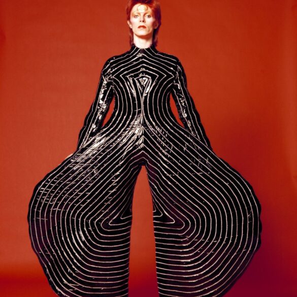 London’s Victoria & Albert Museum will Open a Permanent David Bowie Exhibit | News | LIVING LIFE FEARLESS