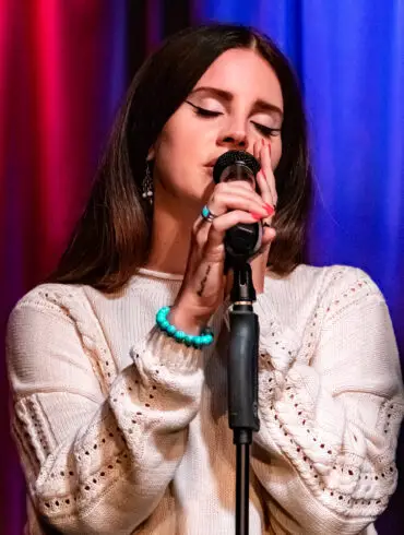 Lana Del Rey Donates All Proceeds of Her U.S. Tour Back to the Cities She Played In | News | LIVING LIFE FEARLESS