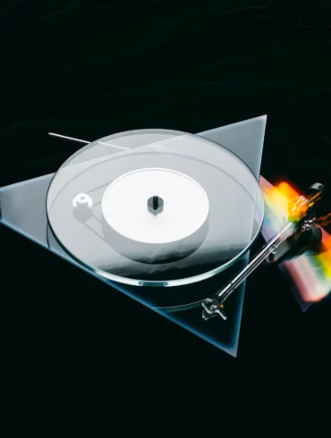 A Special Pro-Ject Pink Floyd Turntable has Been Revealed in Honor of 'Dark Side of the Moon' | News | LIVING LIFE FEARLESS