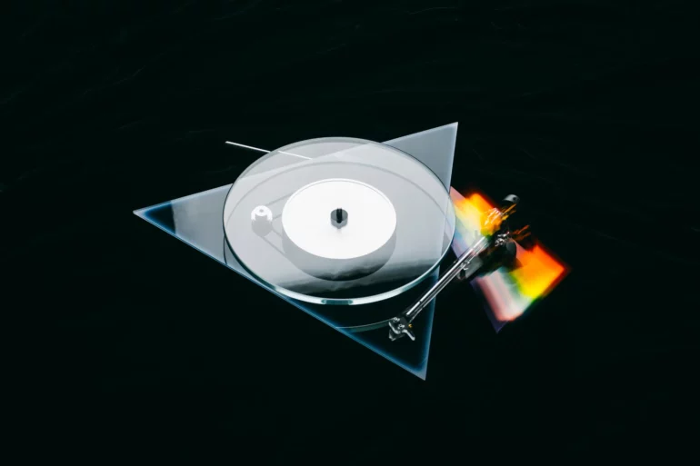 A Special Pro-Ject Pink Floyd Turntable has Been Revealed in Honor of 'Dark Side of the Moon' | News | LIVING LIFE FEARLESS