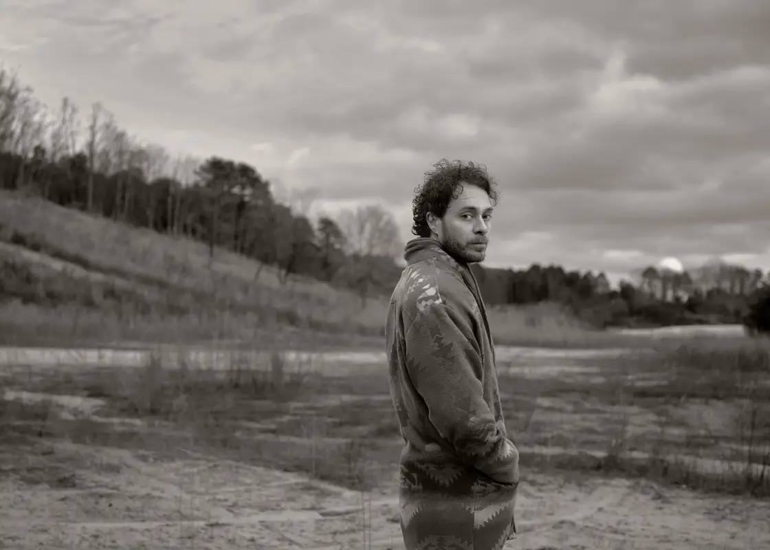 Amos Lee releases deeply personal song about self-acceptance “Beautiful Day” » LOVING LIFE WITHOUT FEAR