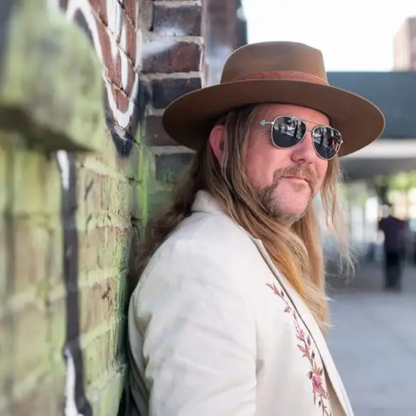 Devon Allman Shares His Feel Good, Funky New Single "White Horse" | Latest Buzz | LIVING LIFE FEARLESS